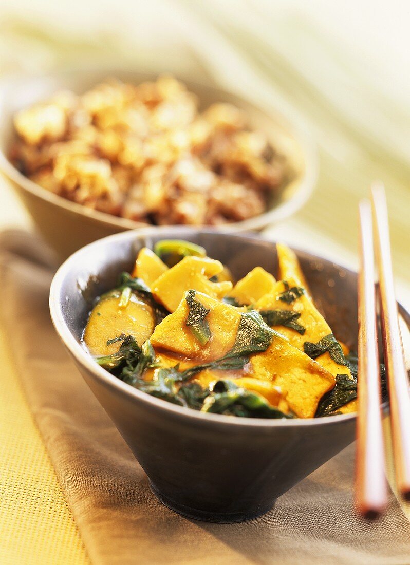 Deep-fried tofu with bamboo shoots and spinach