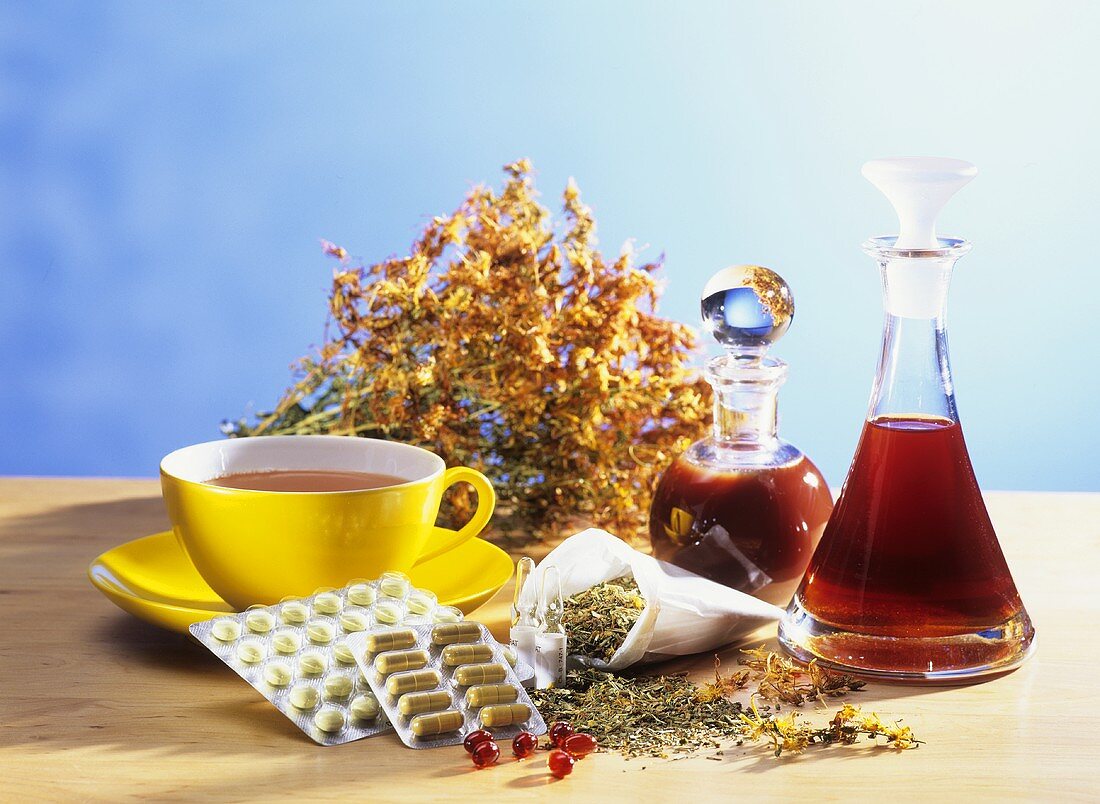 Johanniskraut: Blüten, getrocknet, Tee, Tabletten & Auszüge