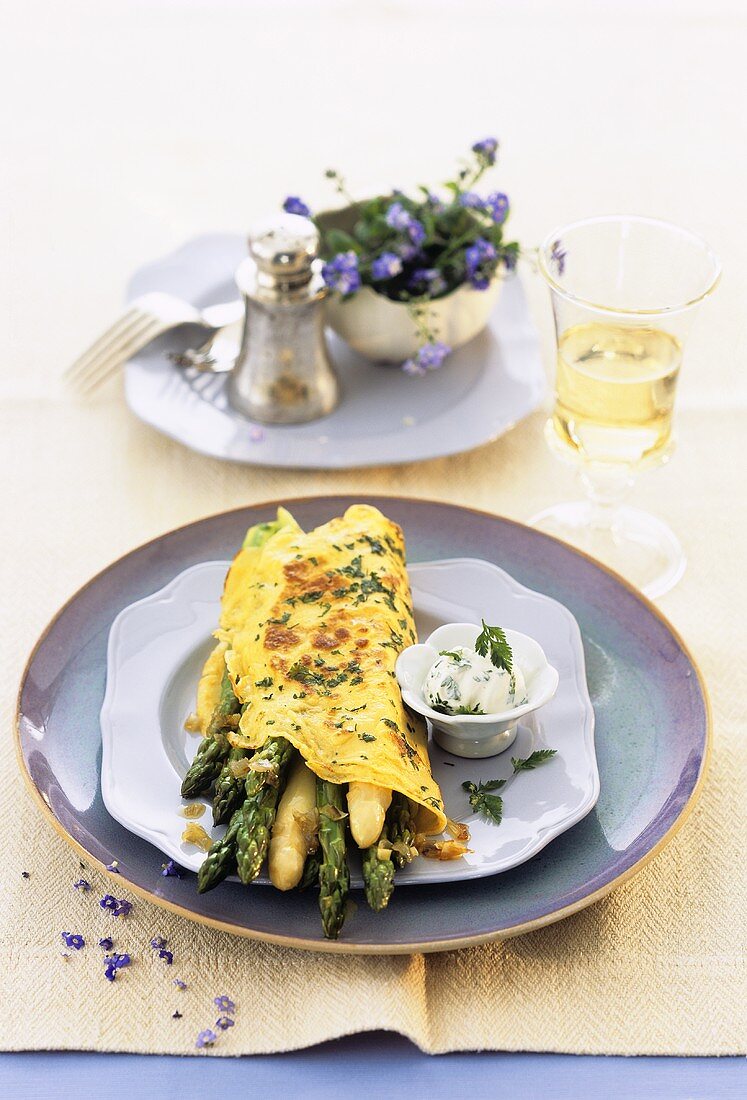 Asparagus in chervil omelette