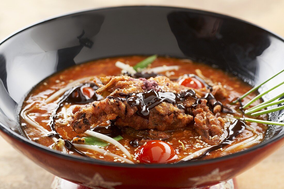 Asiatische 'Hot and sour soup' mit Krabben & Schokoladensauce