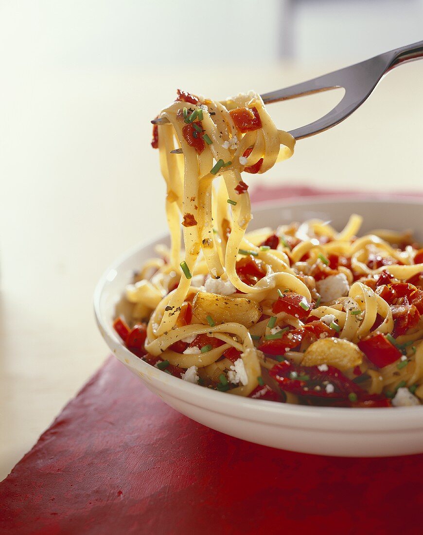 Pasta with tomatoes, red peppers and soft cheese