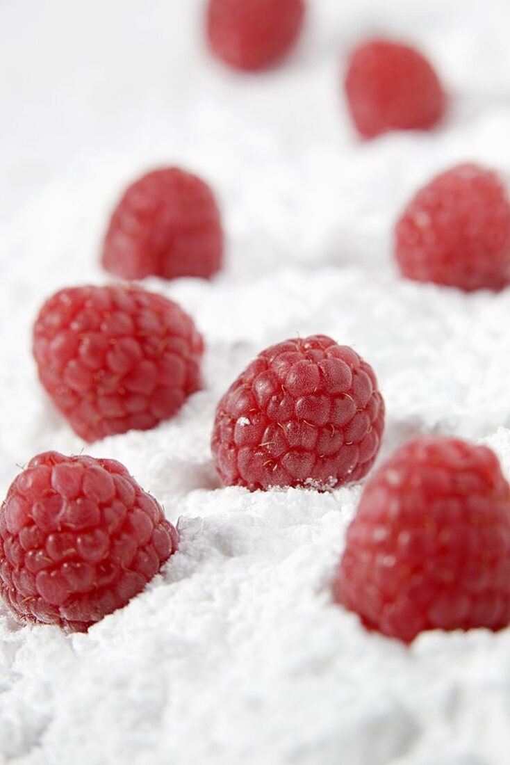 Raspberries on icing sugar