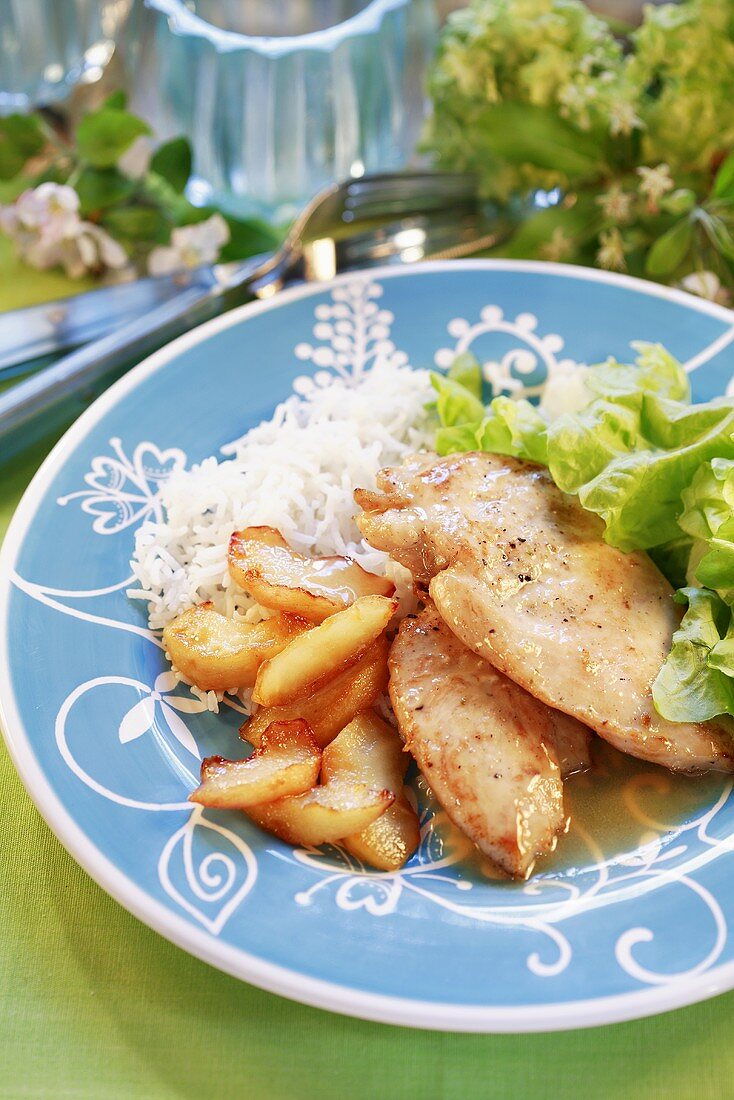 Chicken breast with honey sauce, apples and rice