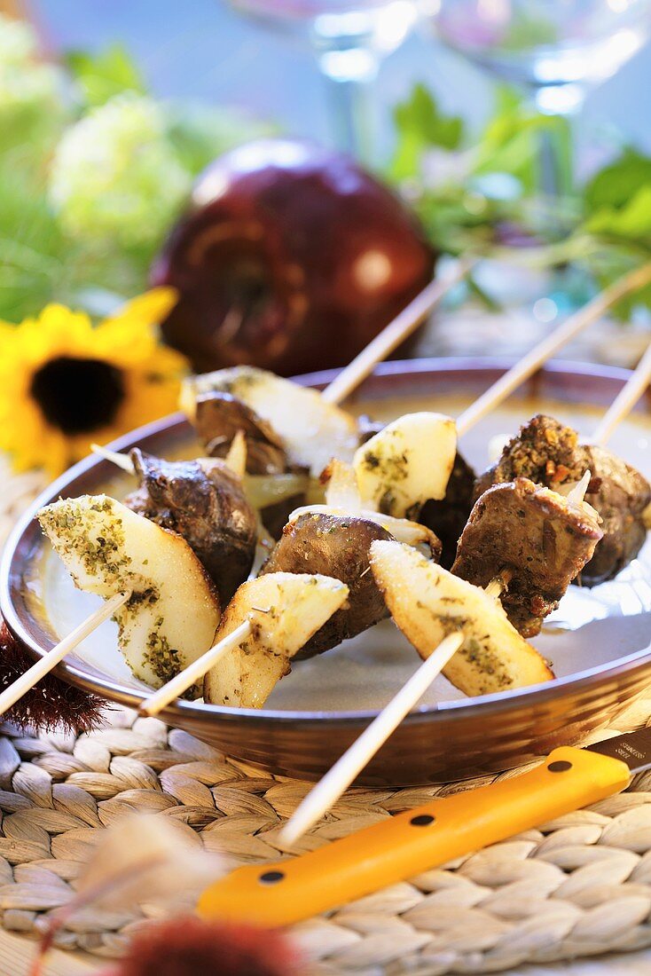 Grilled liver and apple kebabs