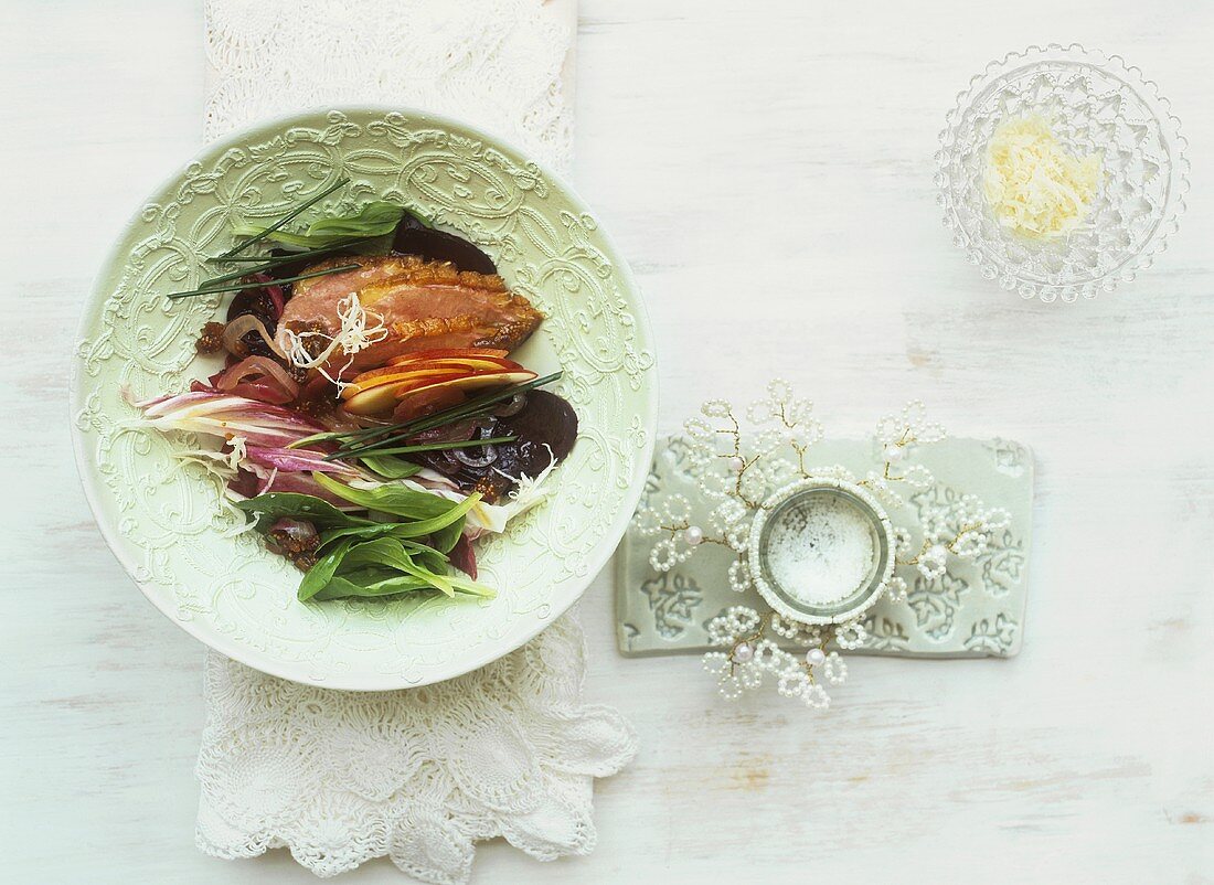 Rote-Bete-Apfel-Salat mit Entenbrust, Feigen & Meerrettich