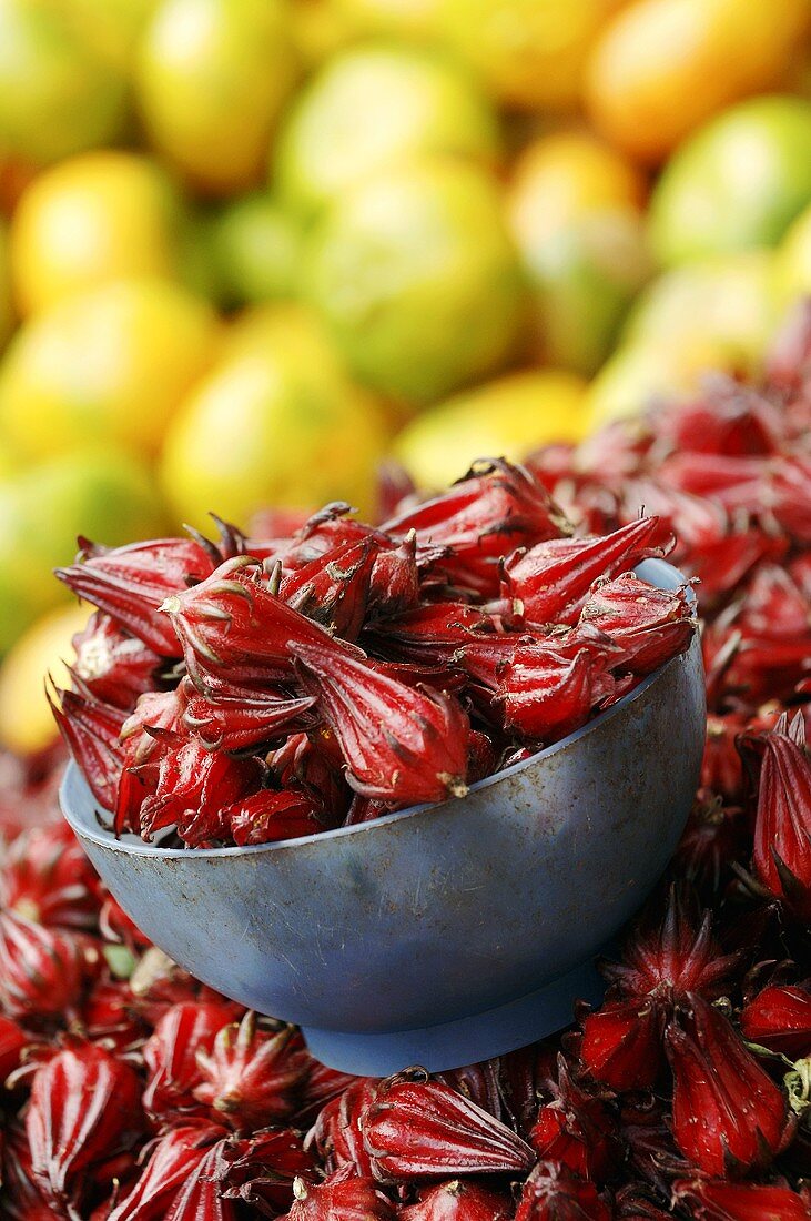 Rosella (Hibiscus sabdariffa L.) auf dem Markt