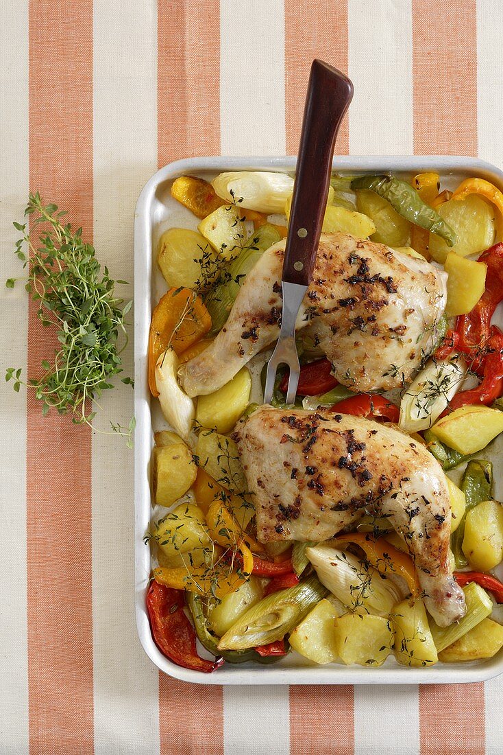 Chicken legs on peppers, leeks and potatoes (oven roasted)
