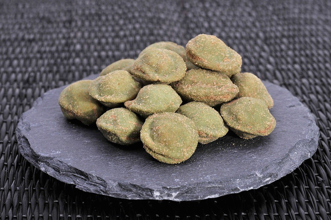 Wasabi nuts (Peanuts in a crisp, spicy wasabi coating)