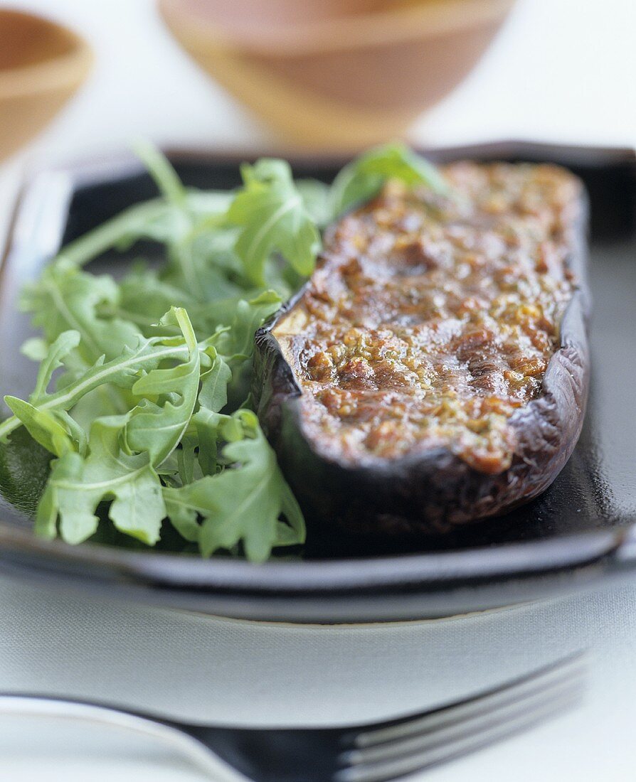 Gebackene Aubergine mit Rucolasalat