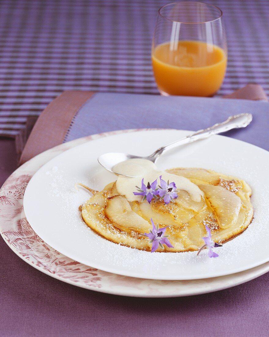 Birnenpfannkuchen mit Vanillesauce