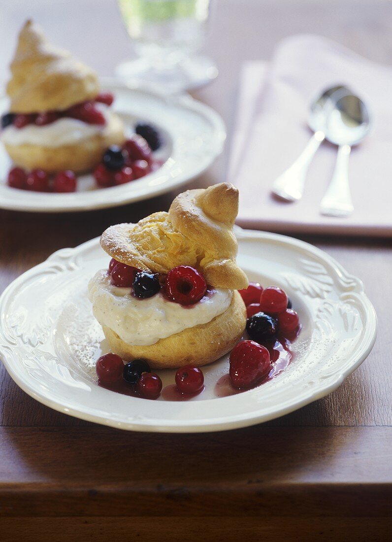 Choux pastry (made with beer) with curd cheese cream & berries