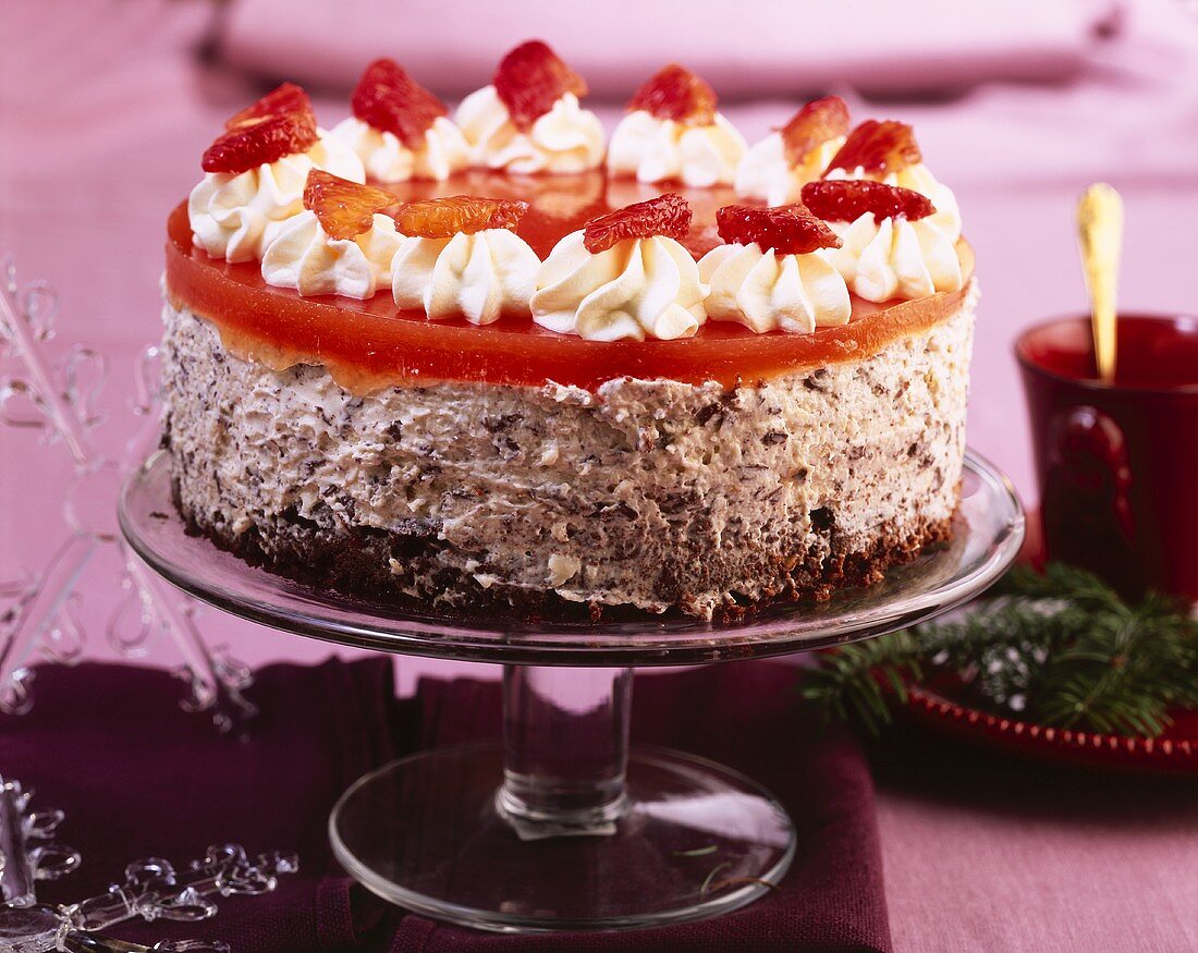 Schoko-Quark-Sahne-Torte mit Blutorangen; Weihnachtsdeko