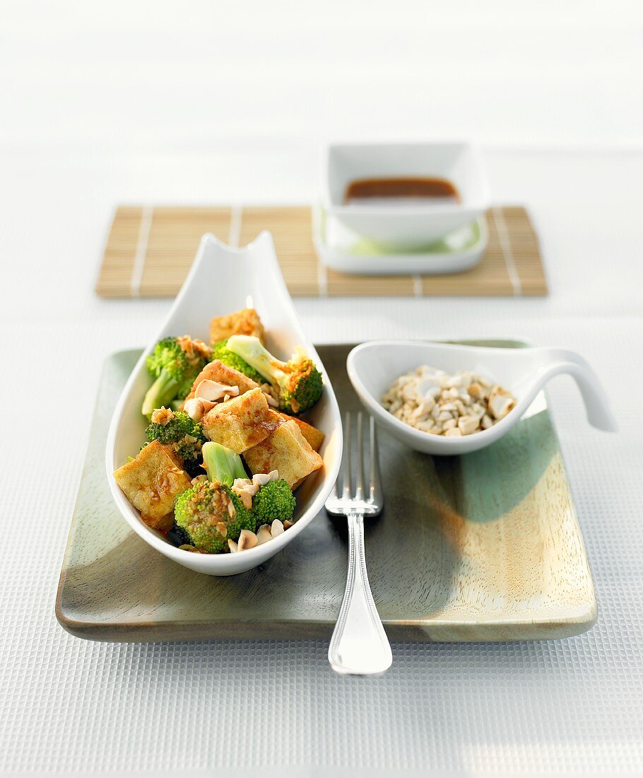 Tofu and broccoli stir-fry with cashews