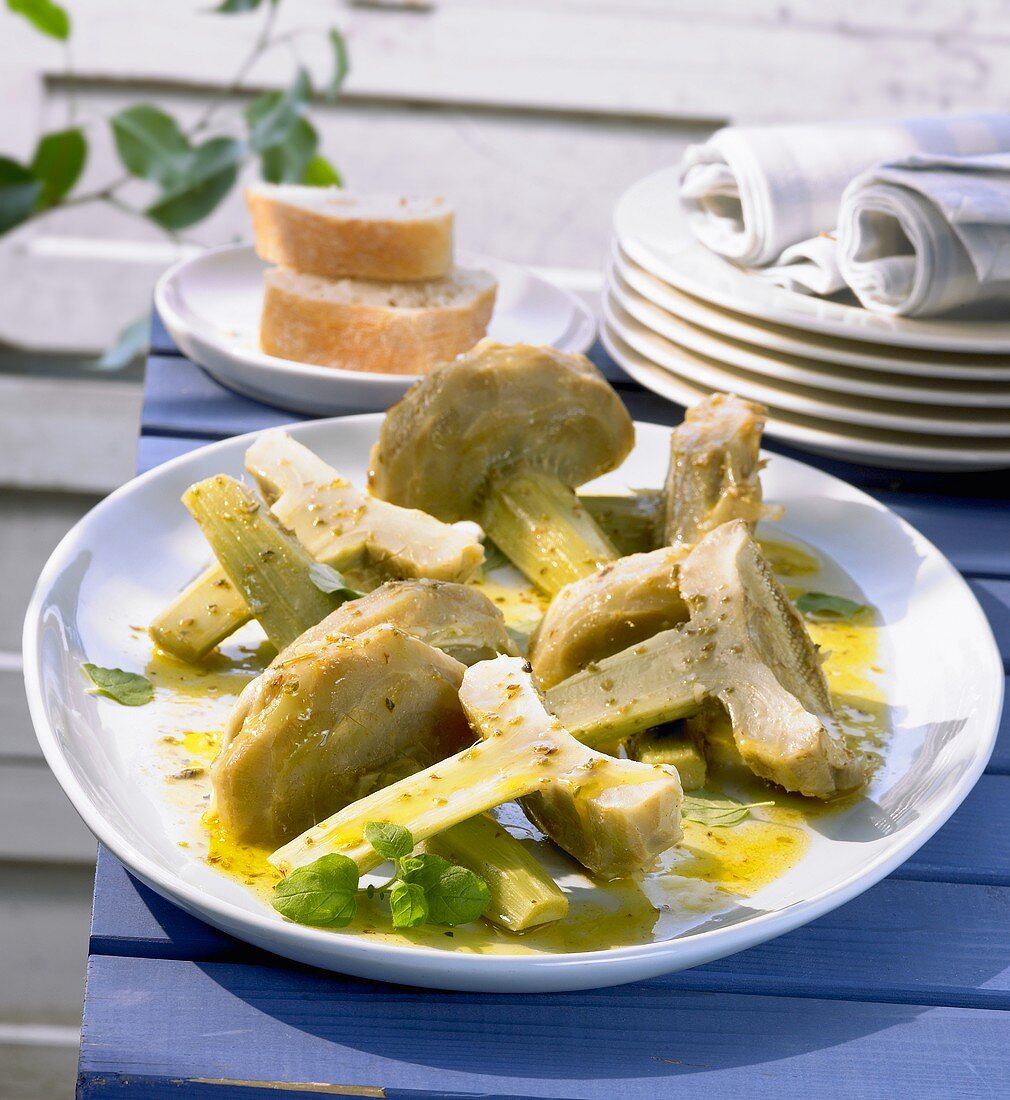 Marinated artichoke hearts with herbs (appetiser)