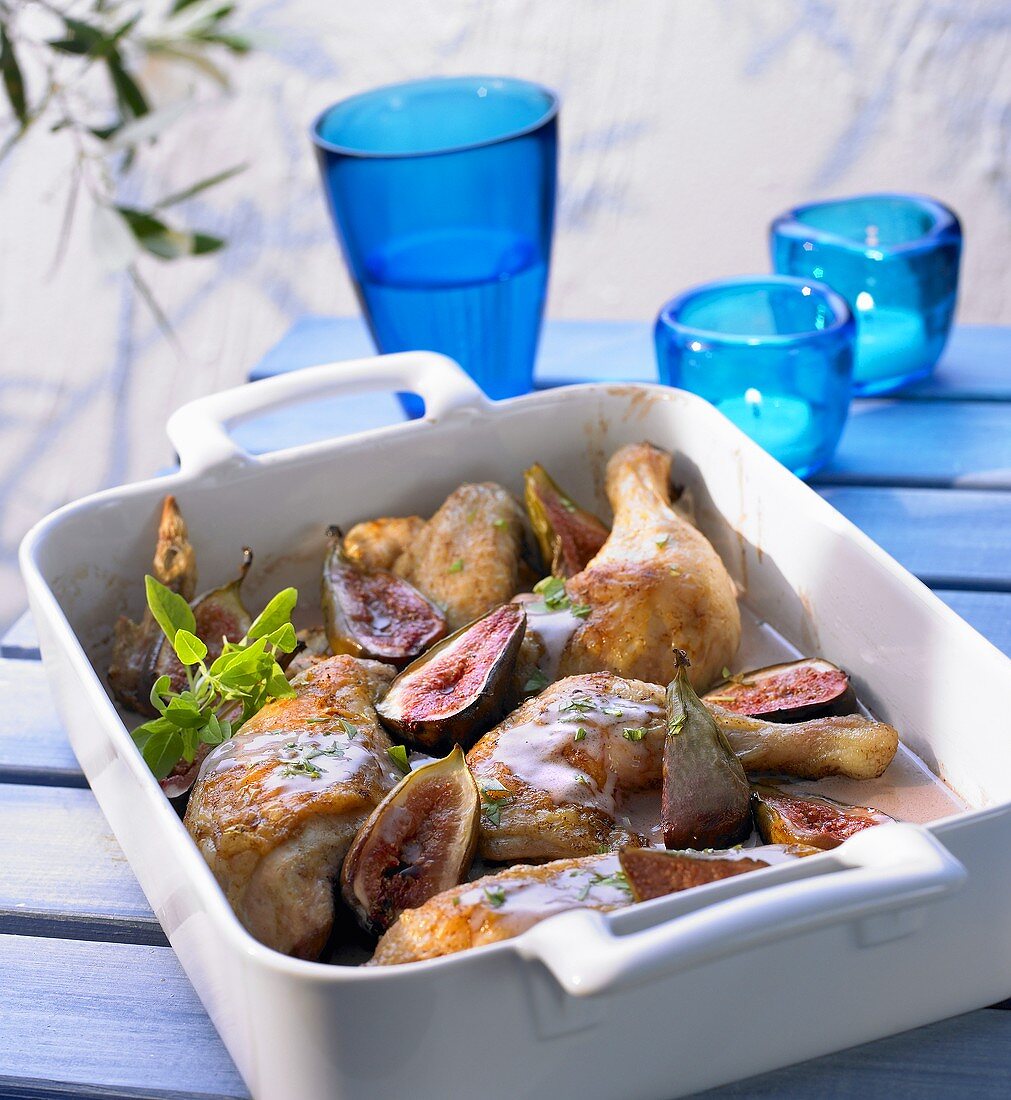 Oven-baked chicken pieces with port and figs