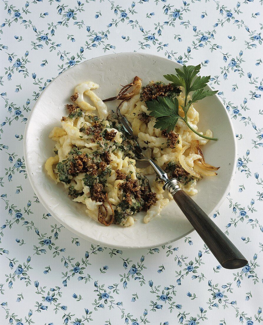 Quark spaetzle with parsley & hazelnuts (from the Allgäu)