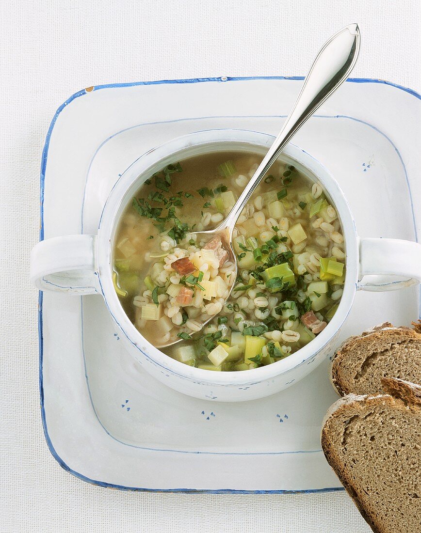 Herb soup with pearl barley