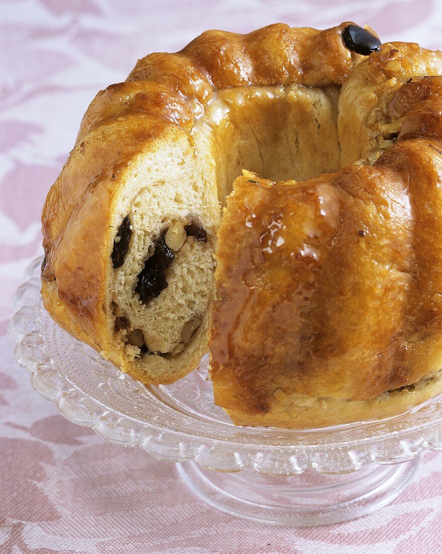 Reindling (Yeast cake with raisin and nut filling)