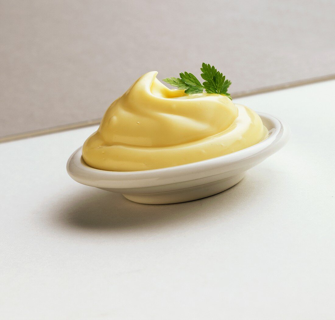 Mayonnaise in einem Schälchen