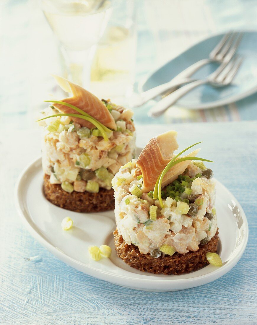 Häckerle (chopped trout with pear & spring onions) on black bread