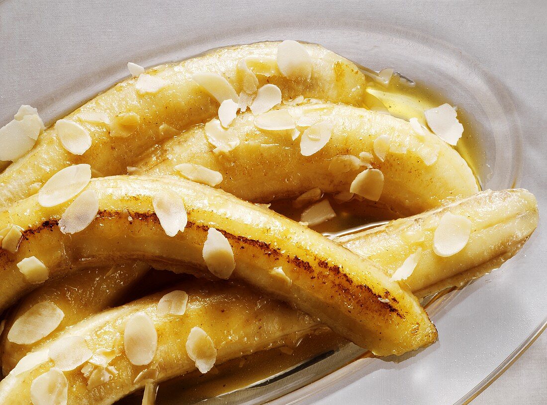 Gebratene Bananen mit Mandeln