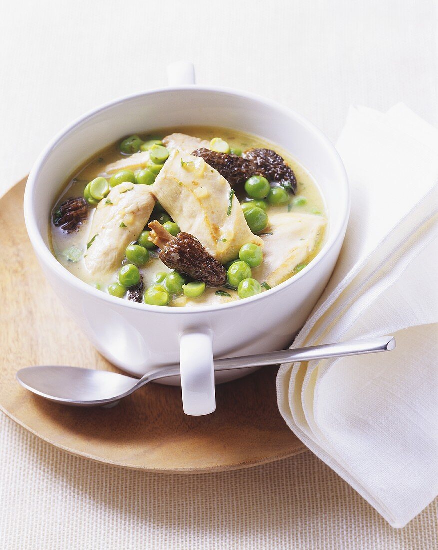 Fricassee of poularde breast with peas and morels