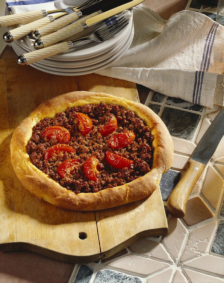 Mince and tomato pizza (Turkey)