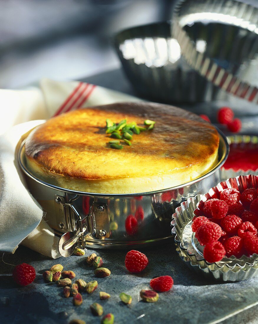 Soufflé with pistachios and fresh raspberries