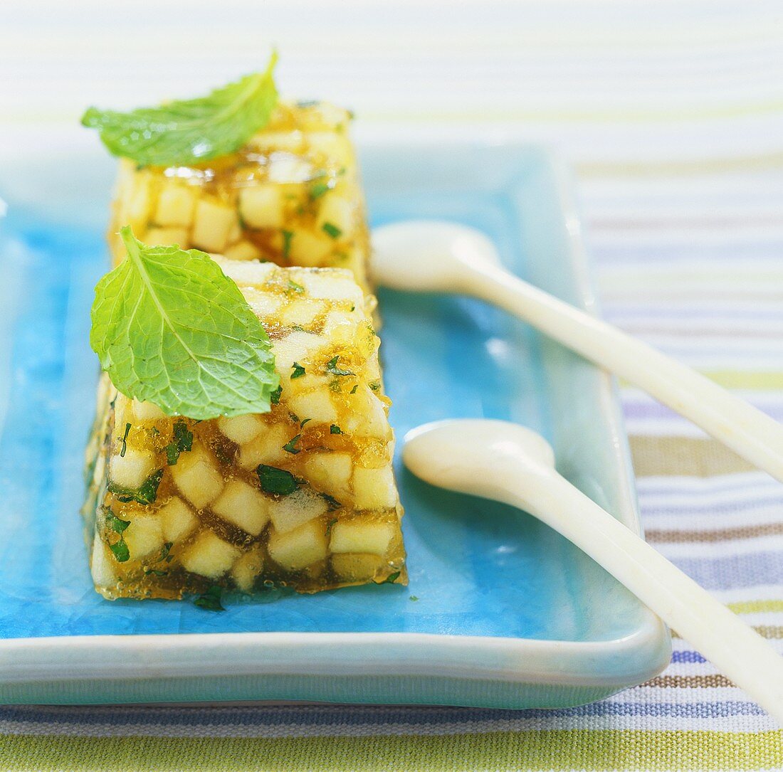 Apple jelly with mint