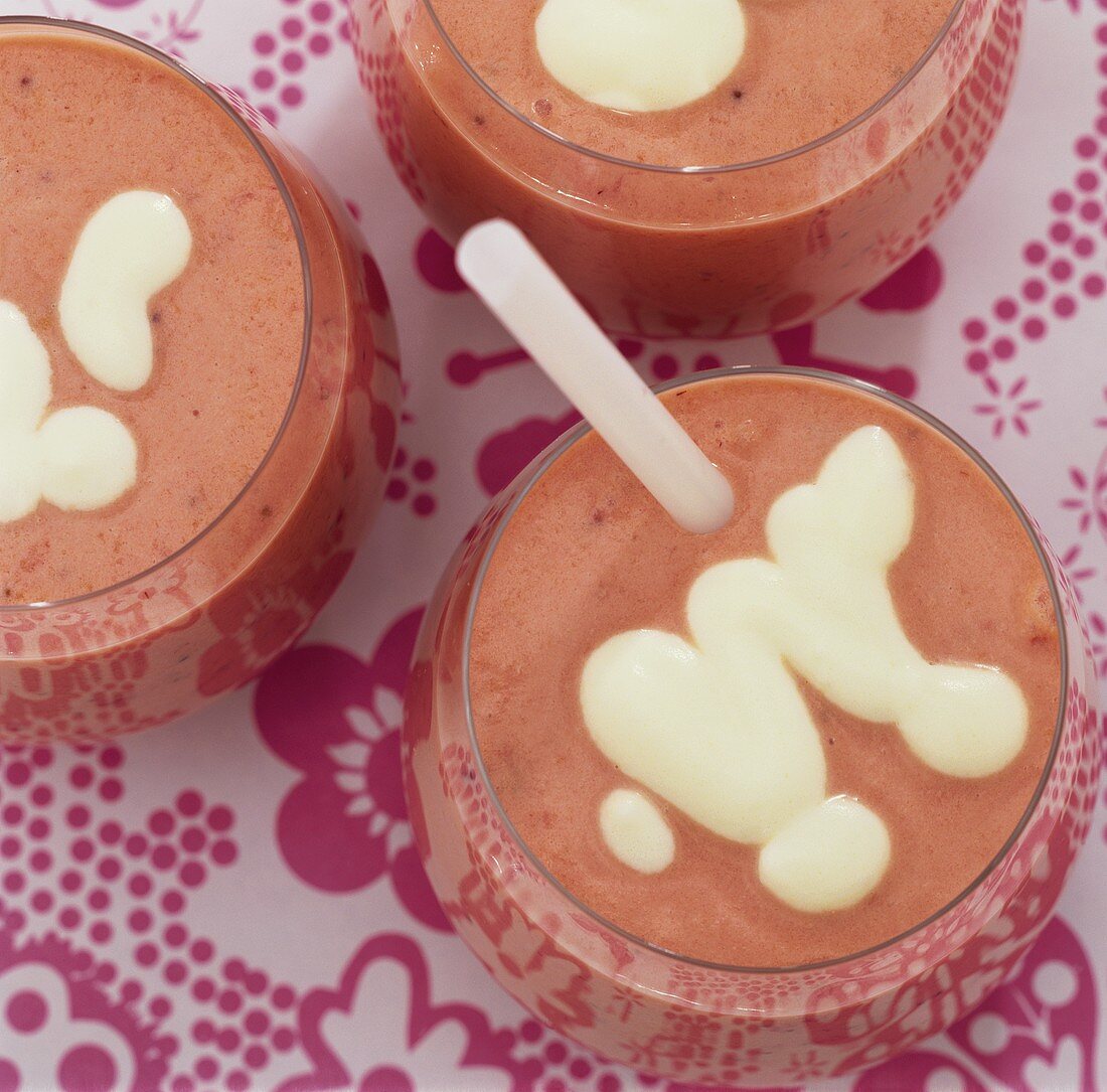 Strawberry and apricot smoothies