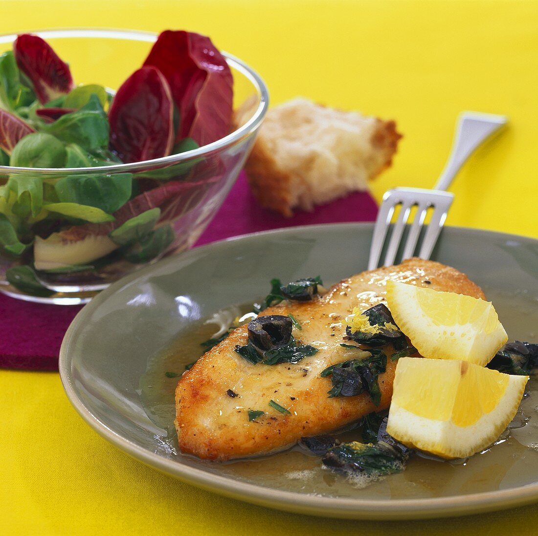 Small chicken escalope in olive butter