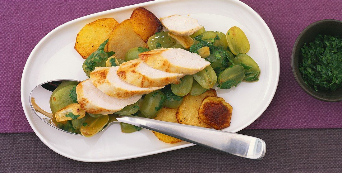 Rabbit fillet with grapes and fried potatoes