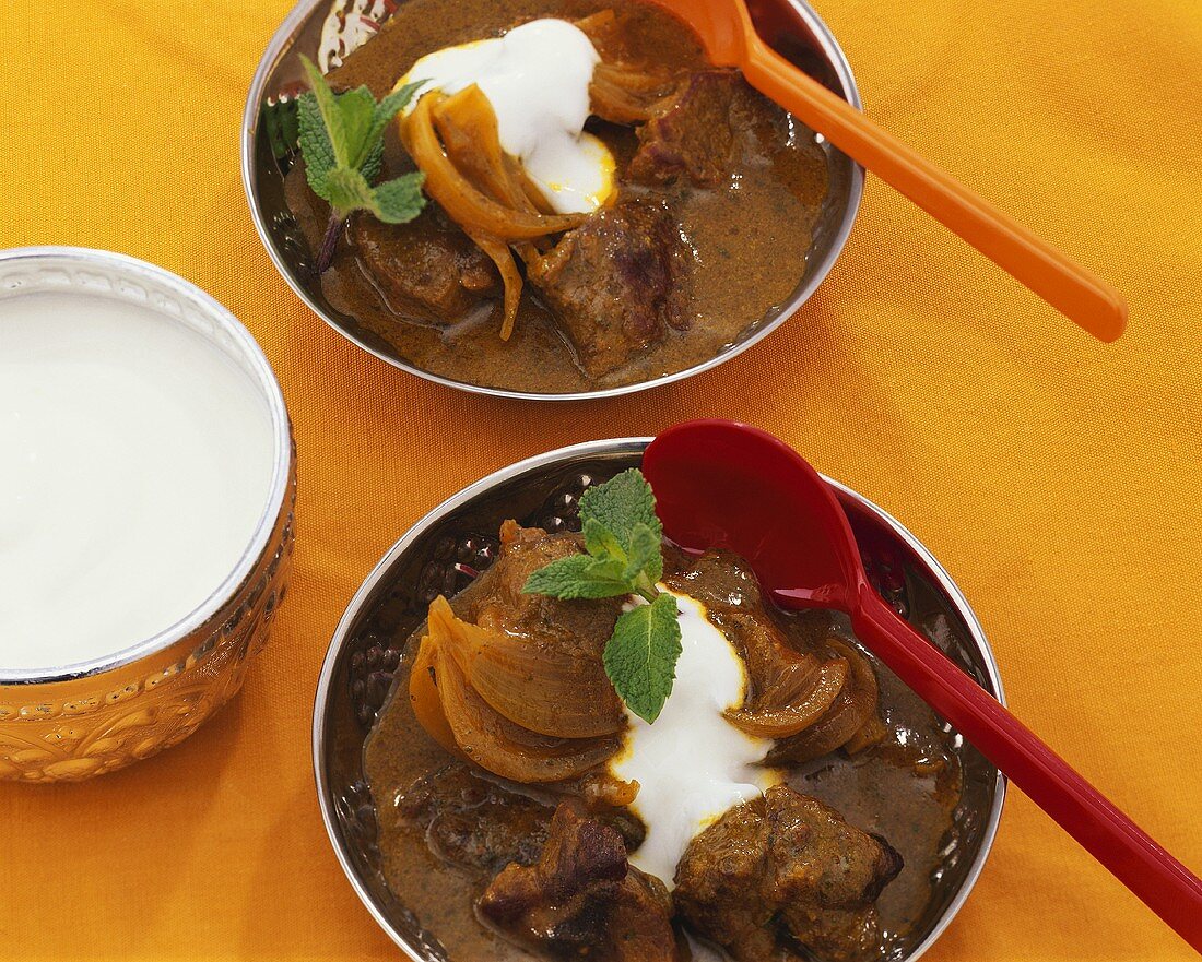 Lamb curry with mint and yoghurt