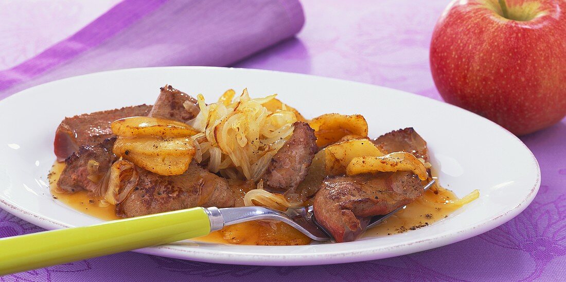 Calf's liver with apples, onions and sherry