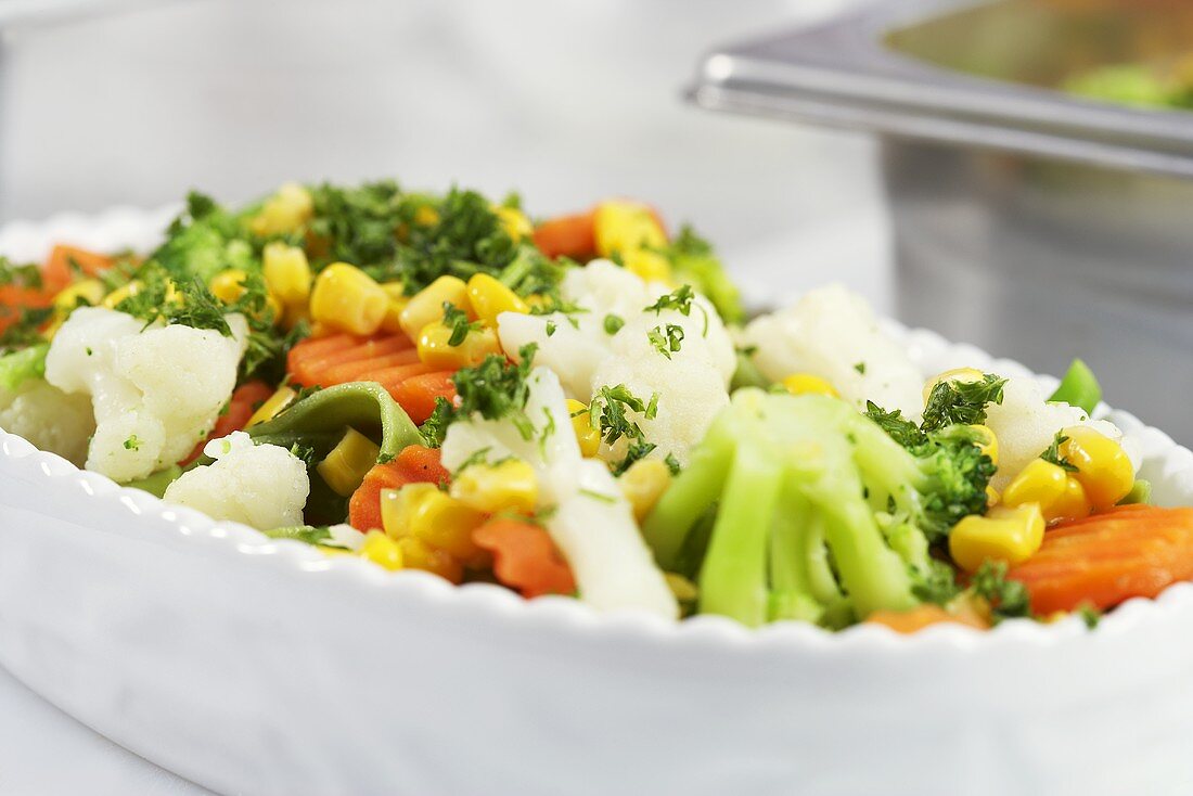 Vegetable-pasta bake with herbs