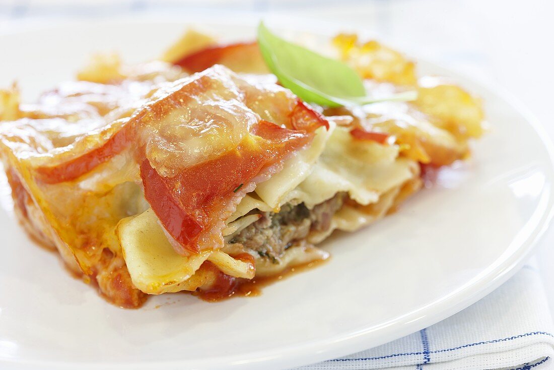 Baked Maultaschen (Swabian ravioli) with tomatoes