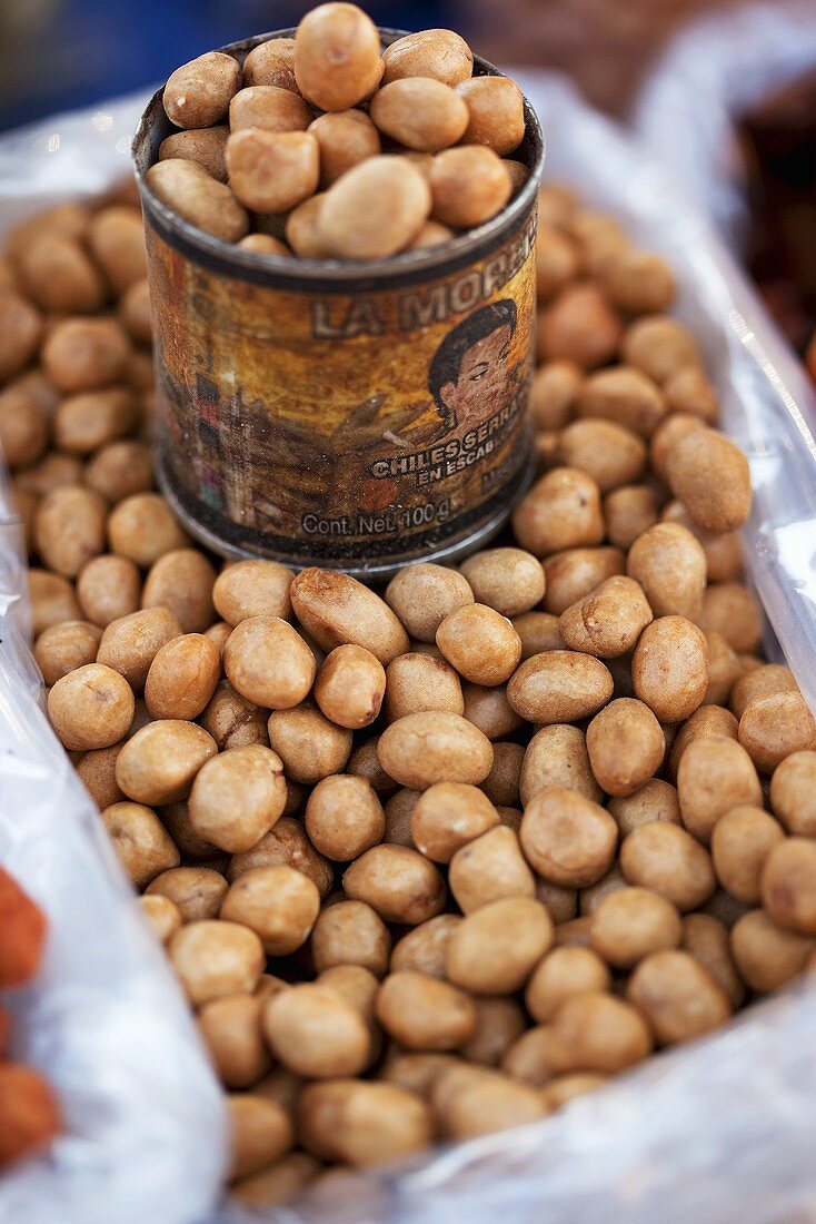 Japanische Erdnüsse auf einem Markt (Mexiko)