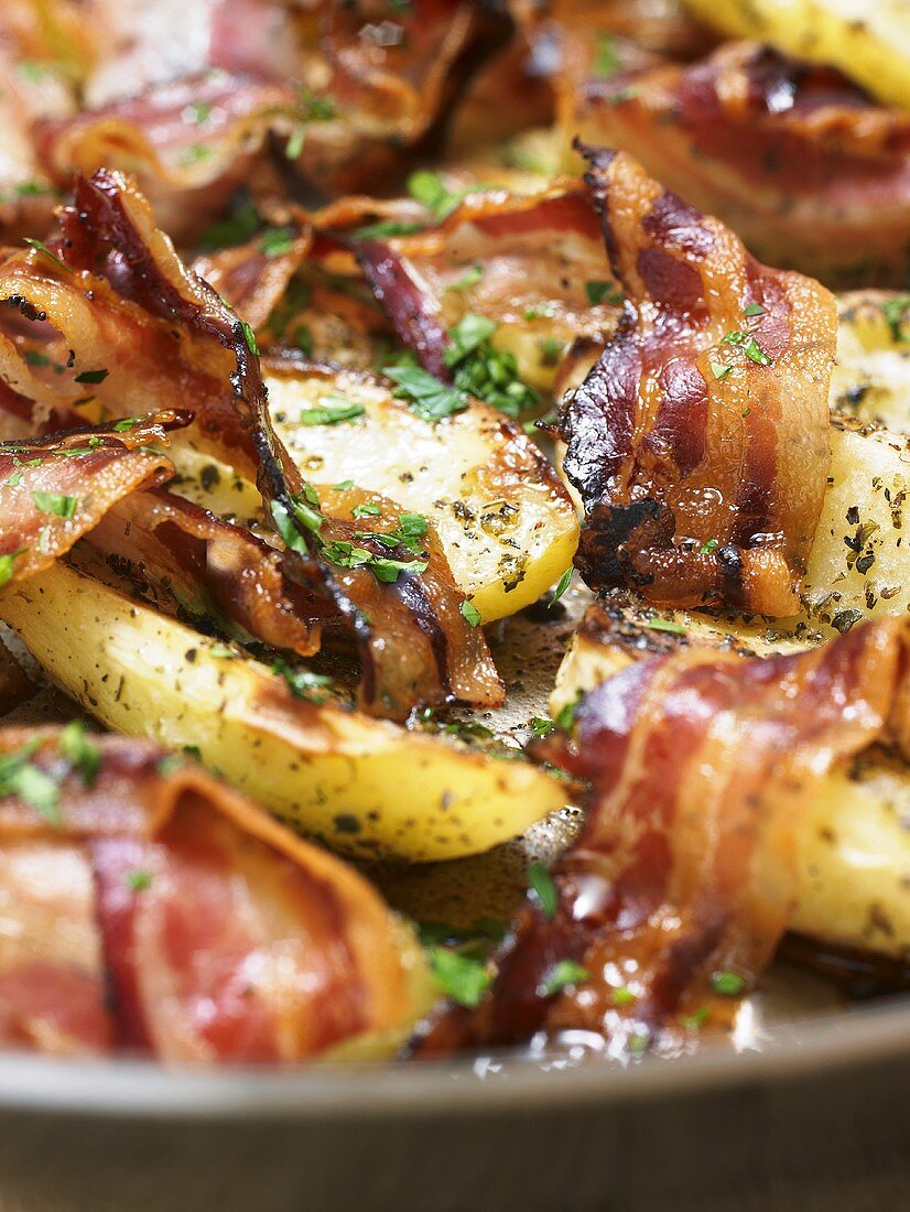 Fried potatoes with bacon