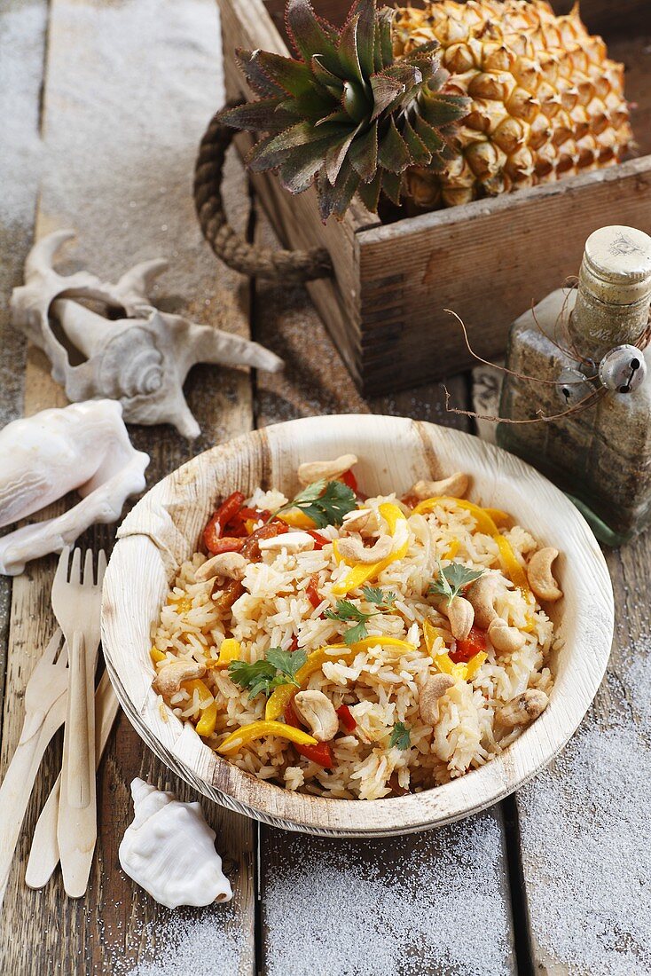 Coconut rice with peppers and cashews