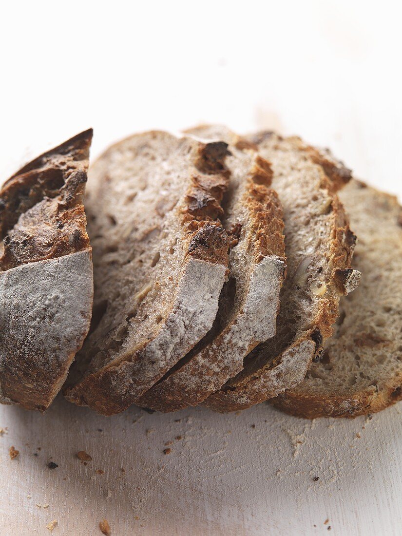 Bauernbrot aufgeschnitten