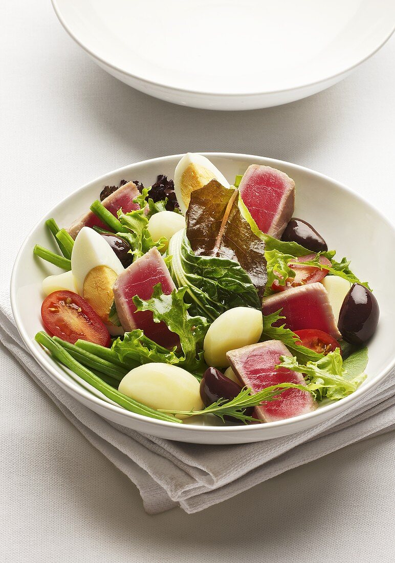 Nizza salad with tuna