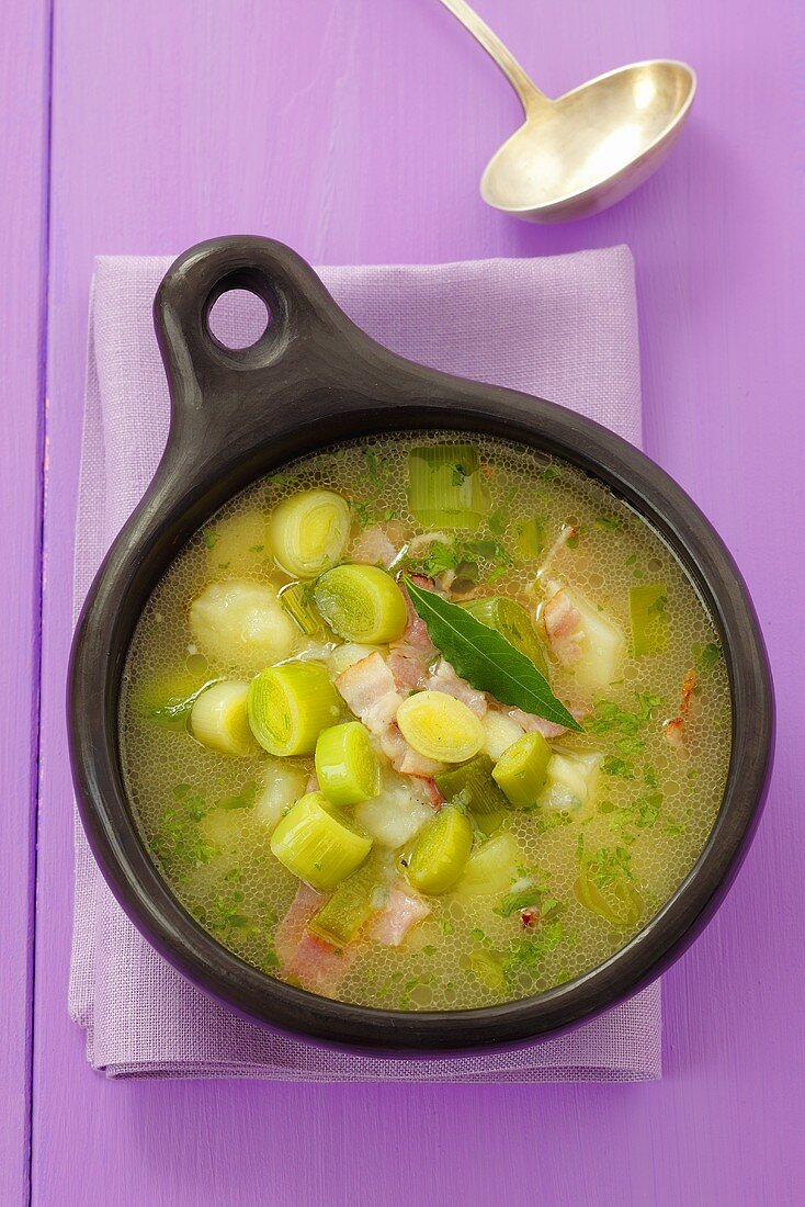 Lauch-Kartoffelsuppe mit Speck