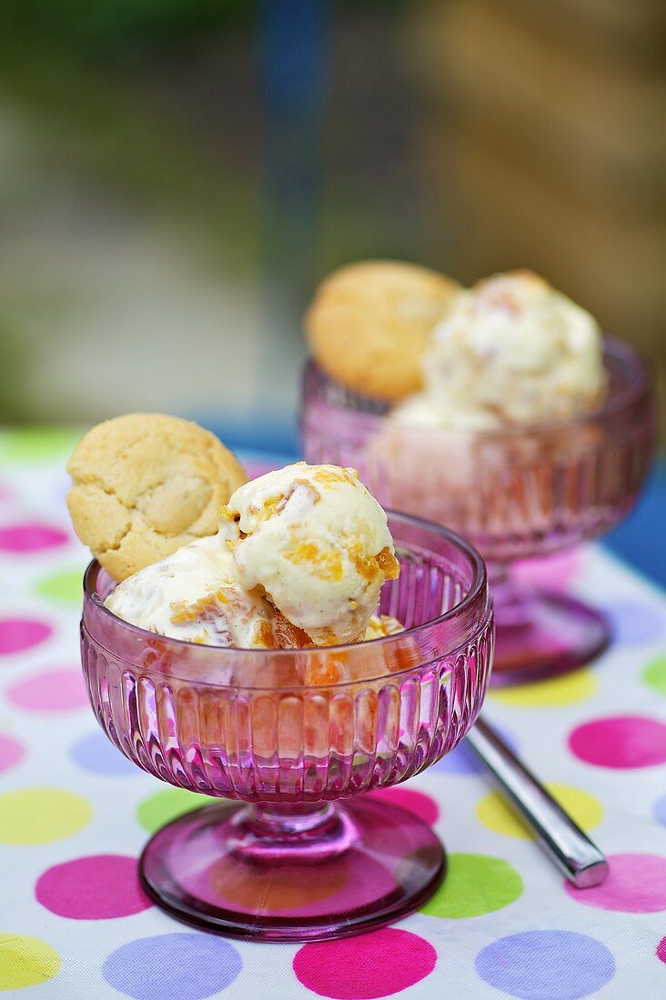 Apricot ice cream with macaroons