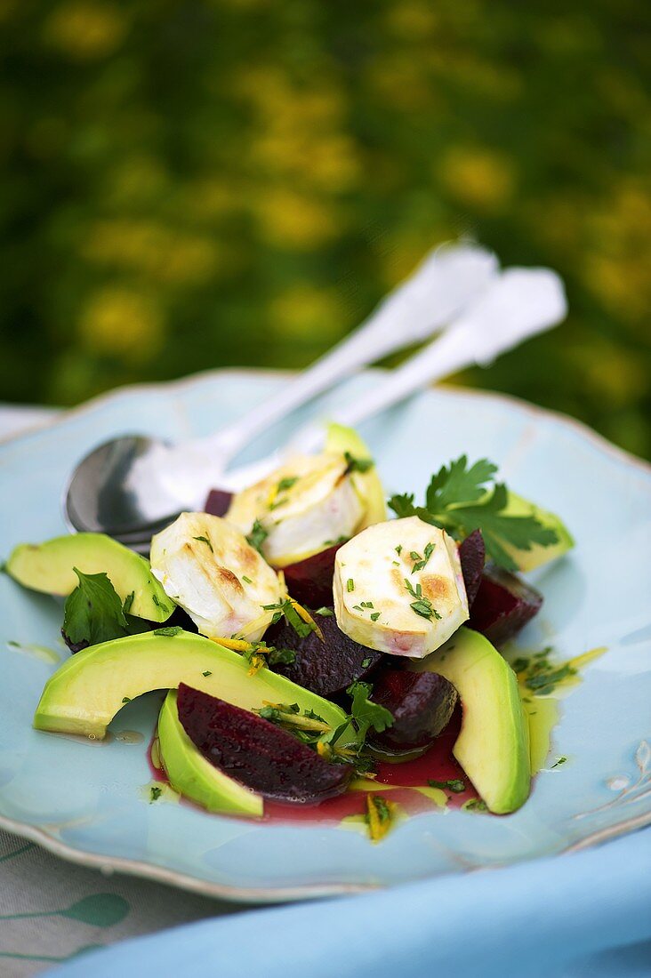Beetrot salad with avocado and a lemon vinaigrette