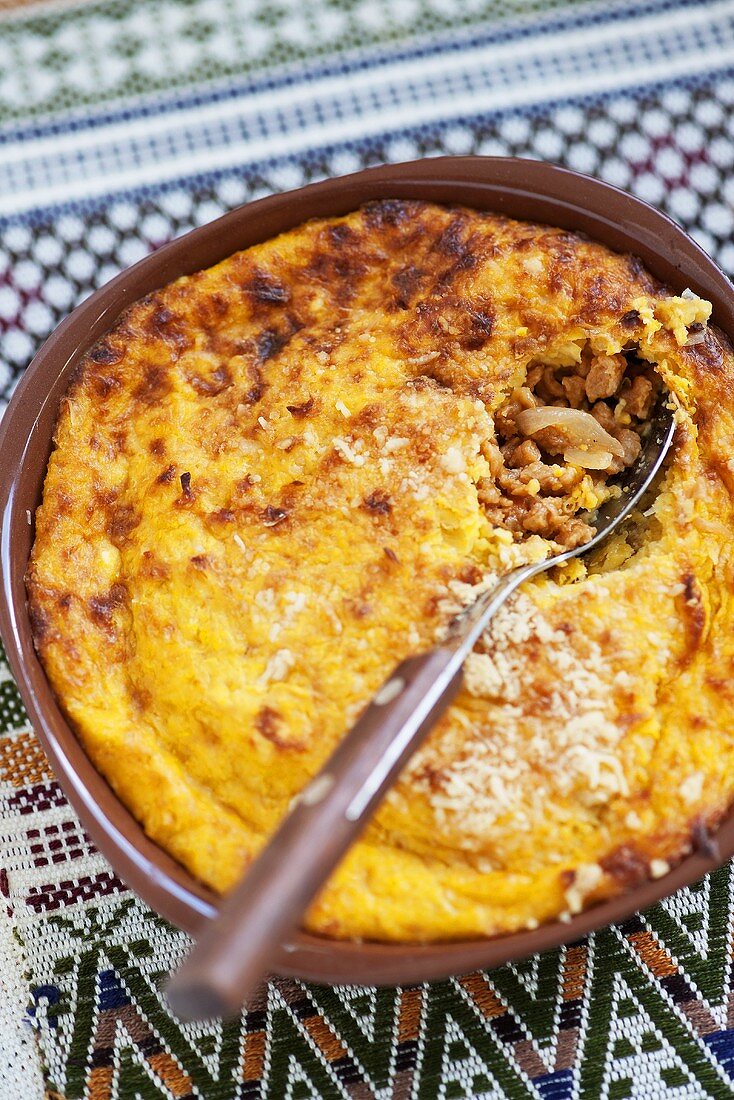 Pastel de choclo (minced meat and sweetcorn bake, Chile)
