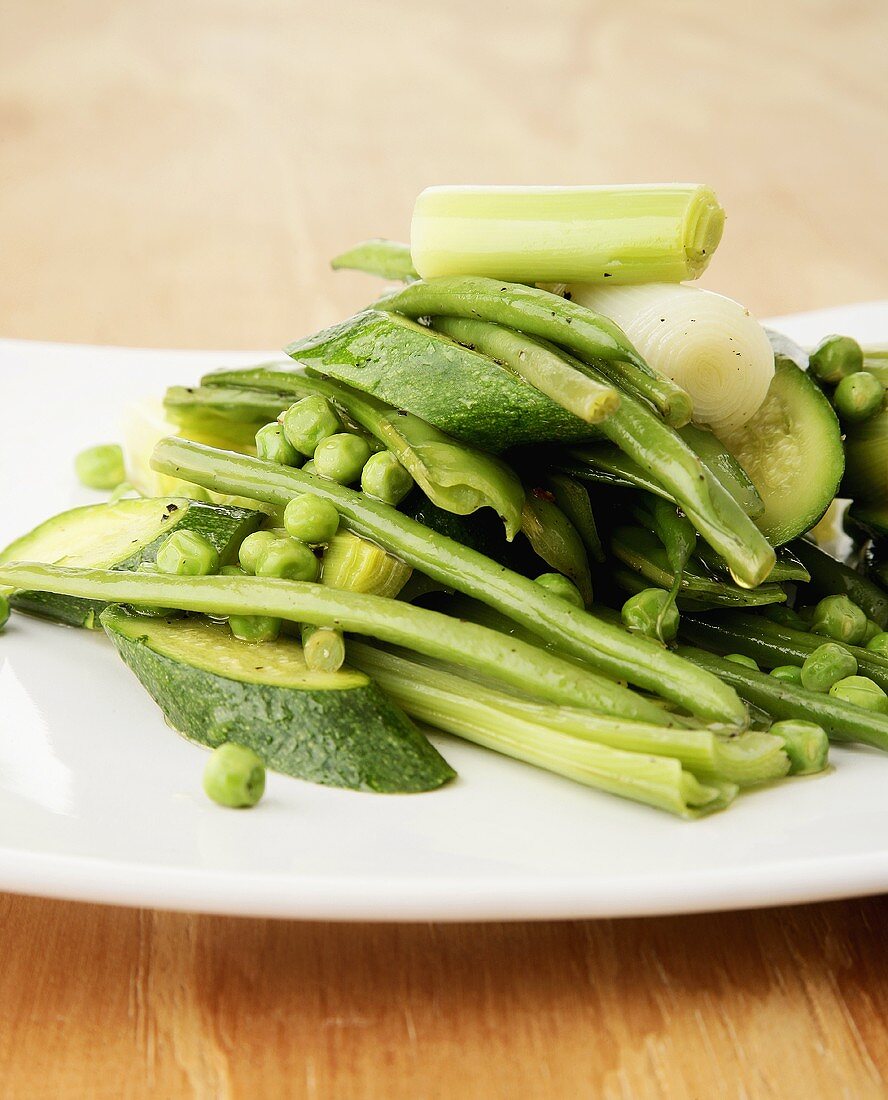 Steamed vegetables with olive oil and balsamic vinegar