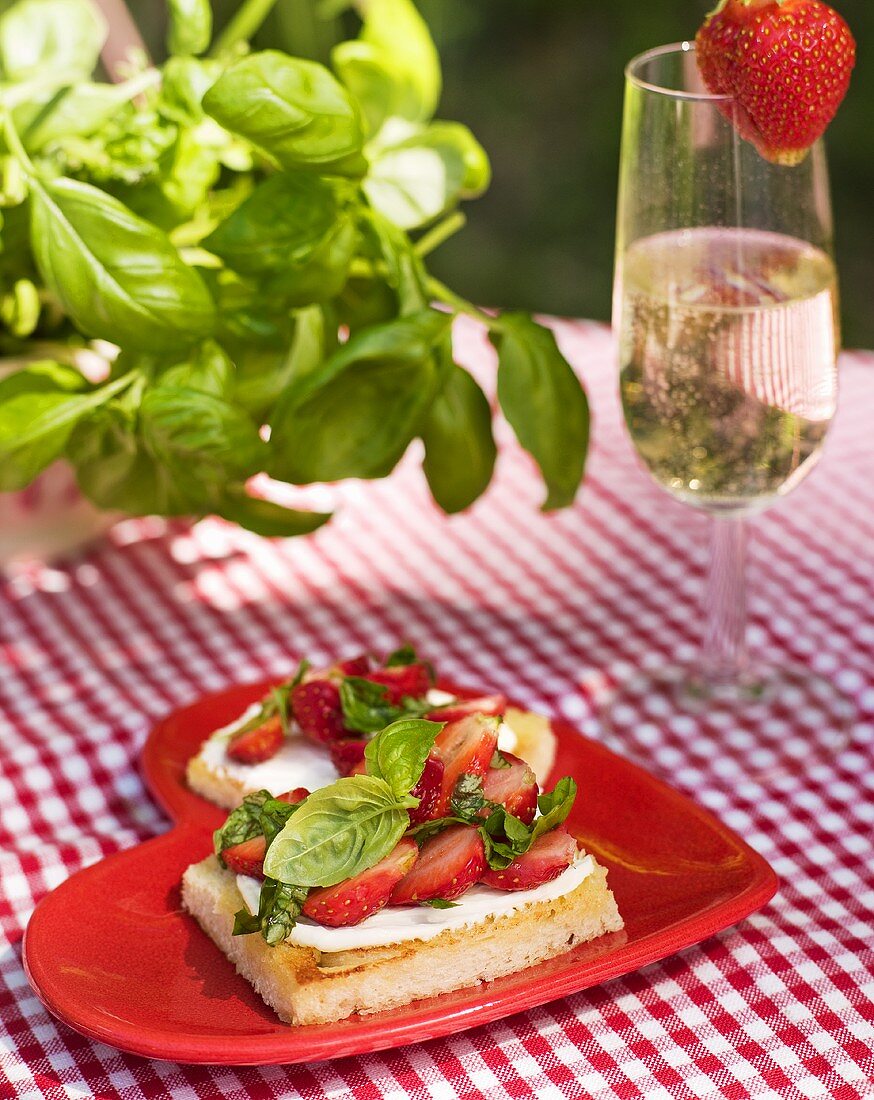 Strawberry slices with wine, basil and strawberries