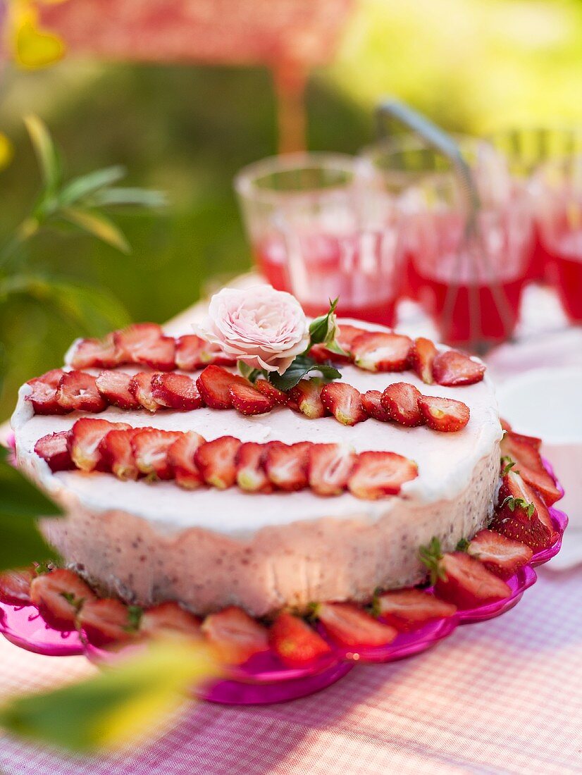 Erdbeertorte mit weißer Schokolade