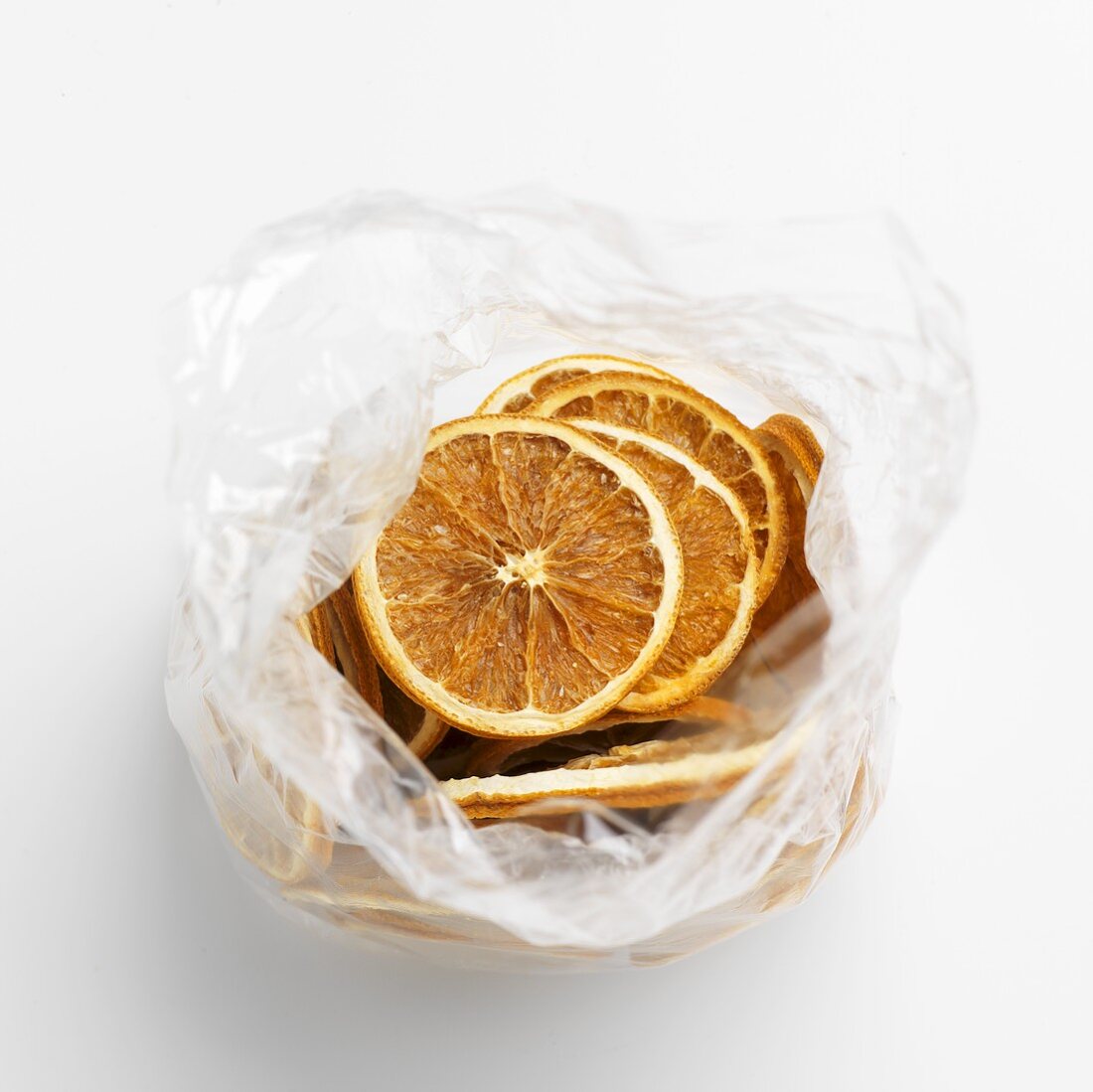 Getrocknete Orangenscheiben in Plastiktüte