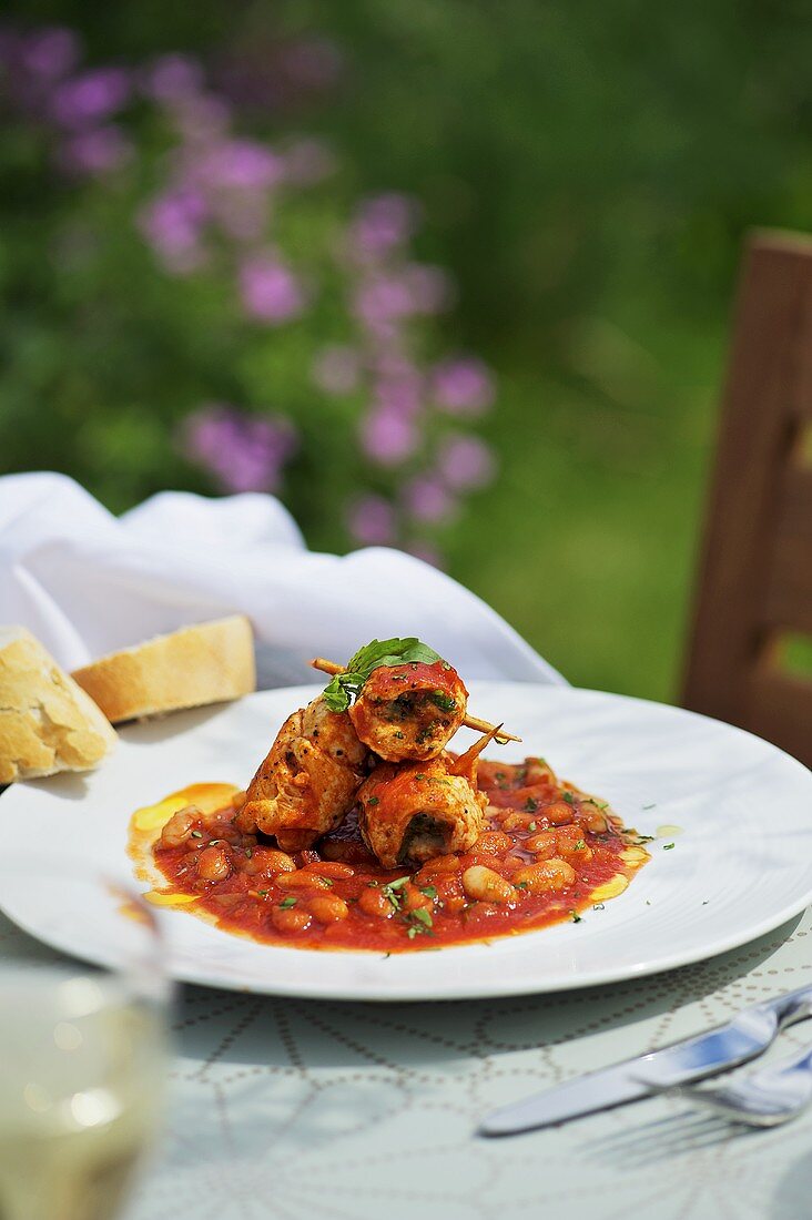 Involtini mit Bohnen-Tomaten-Sauce